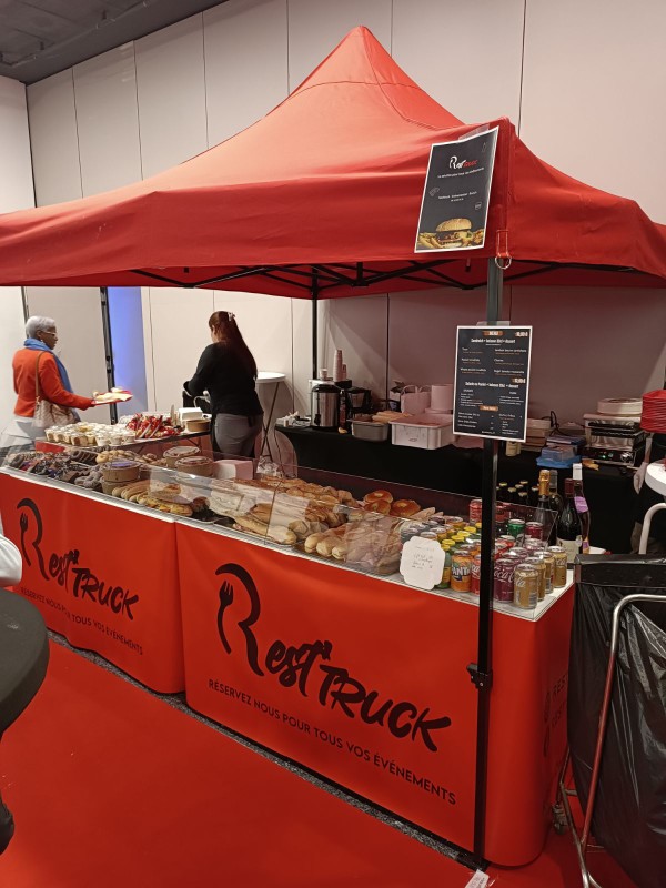 stand traiteur sur mesure  dans paris 75000 pour un salon de la finance